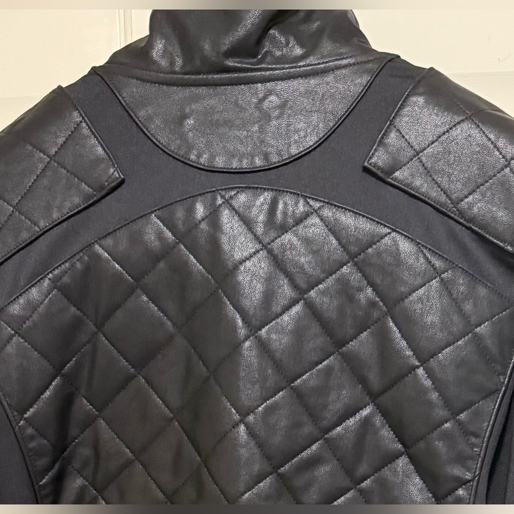 Victoria’s Secret NWOT Size M Black Quilted Faux Leather Bomber Jacket (0562) - Picture 9 of 12